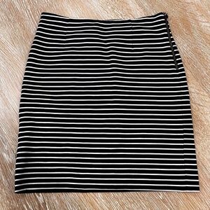 NWOT Banana Republic Black and White Striped Stretch Pencil Skirt